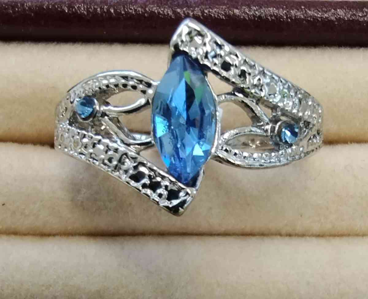 Rings also earrings and necklace sets - Waco, Texas - FleaMarketBay