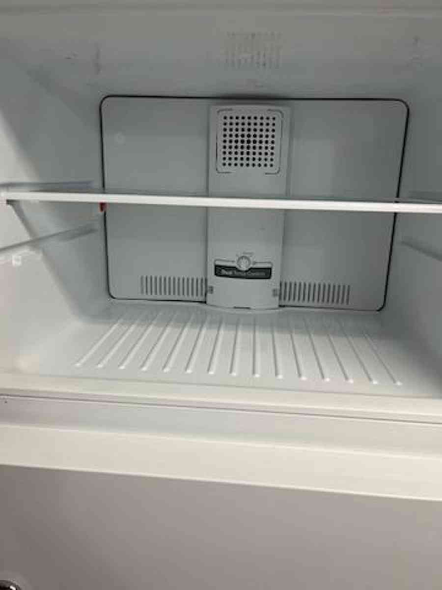 GE Refrigerator  1yr old Like New Condition  21cf - West Columbia, South Carolina - FleaMarketBay