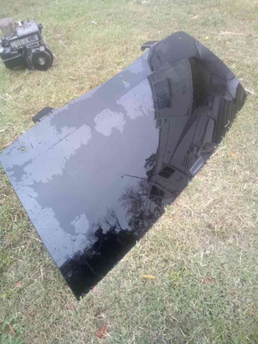 escalade back glass - Cabot, Arkansas - FleaMarketBay