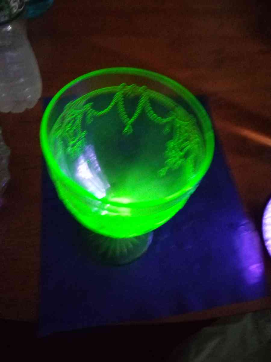 Uranium Glass CAMEO BALLERINA water or wine - Pawtucket, Rhode Island - FleaMarketBay