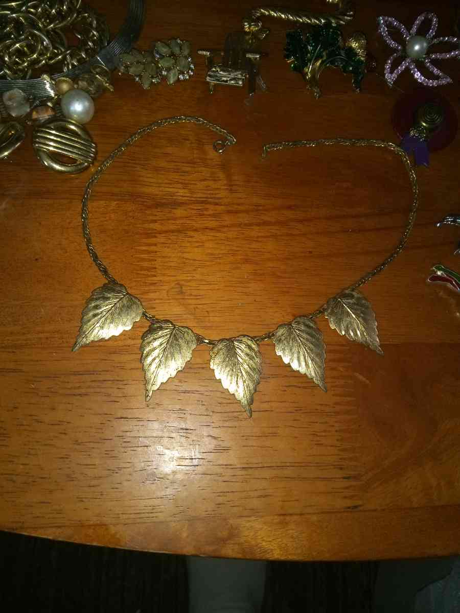 70s chocker type necklace - Pawtucket, Rhode Island - FleaMarketBay