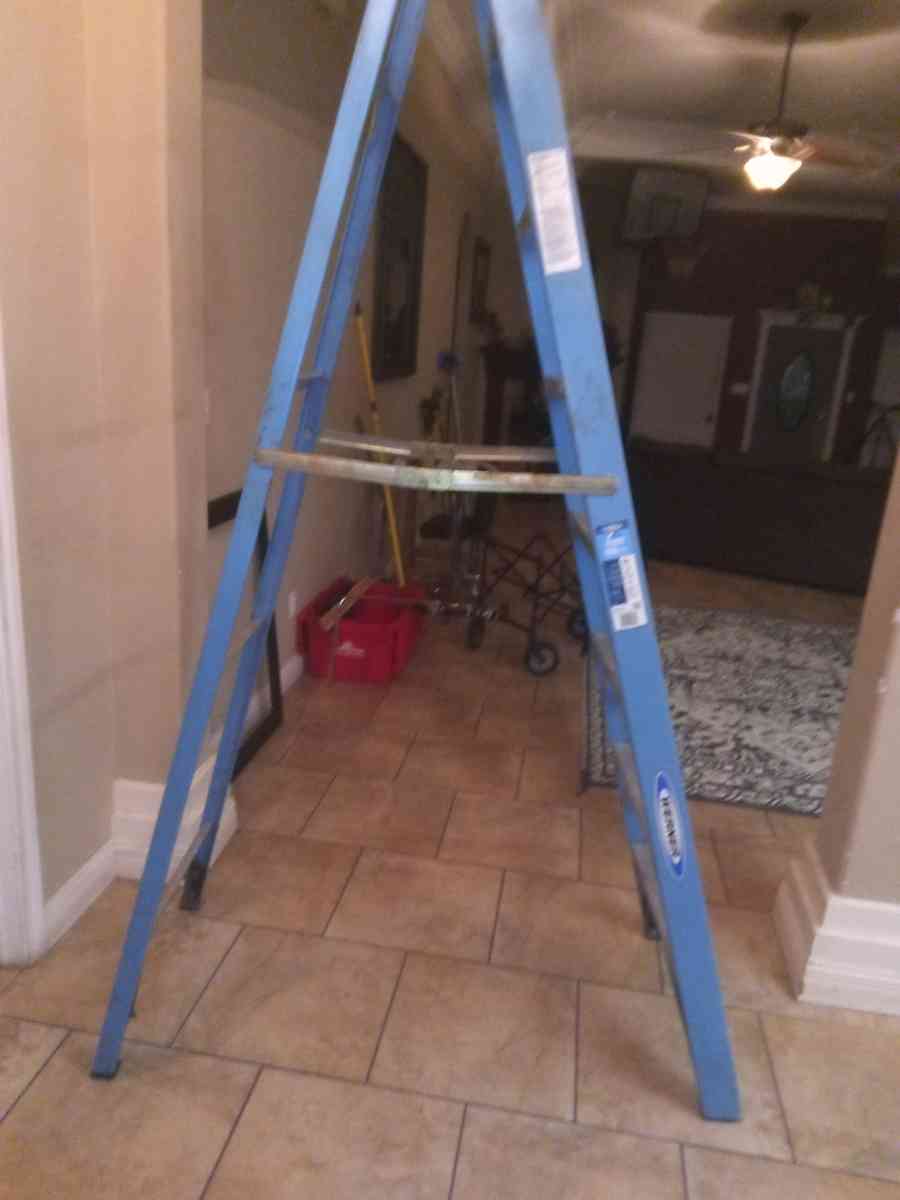 8 ft Werner ladder fiberglass 100 - Corpus Christi, Texas