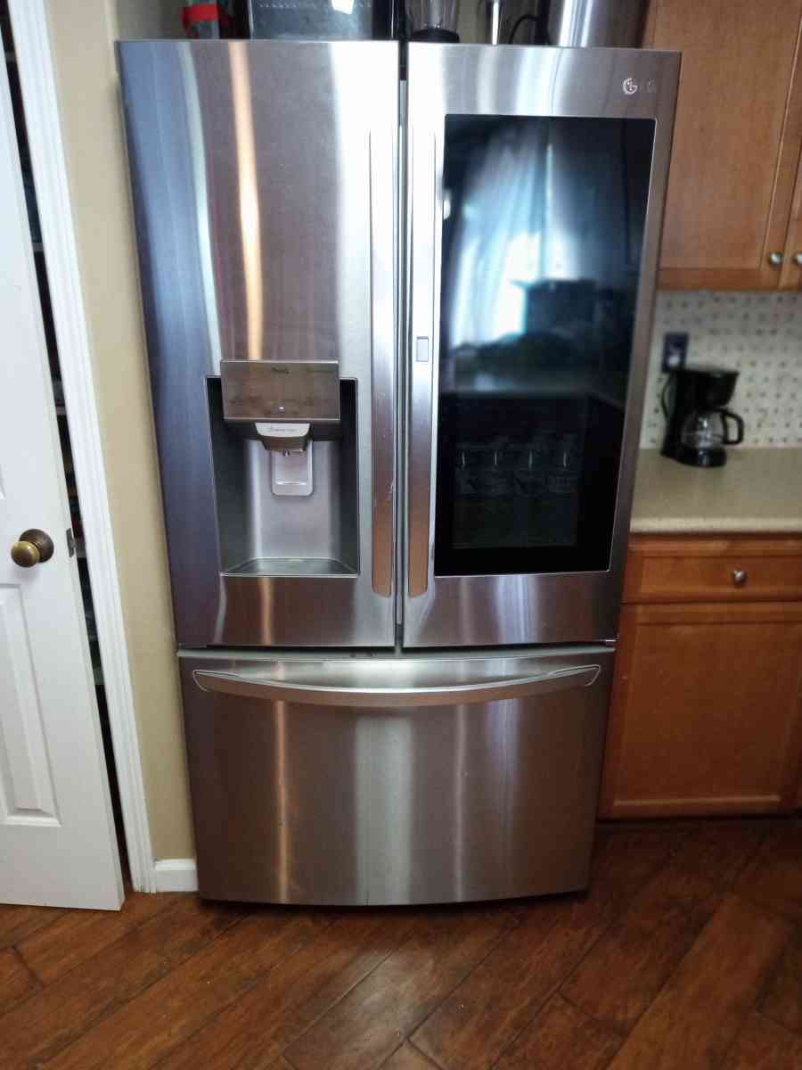 LG thinQ fridge - Bakersfield, California