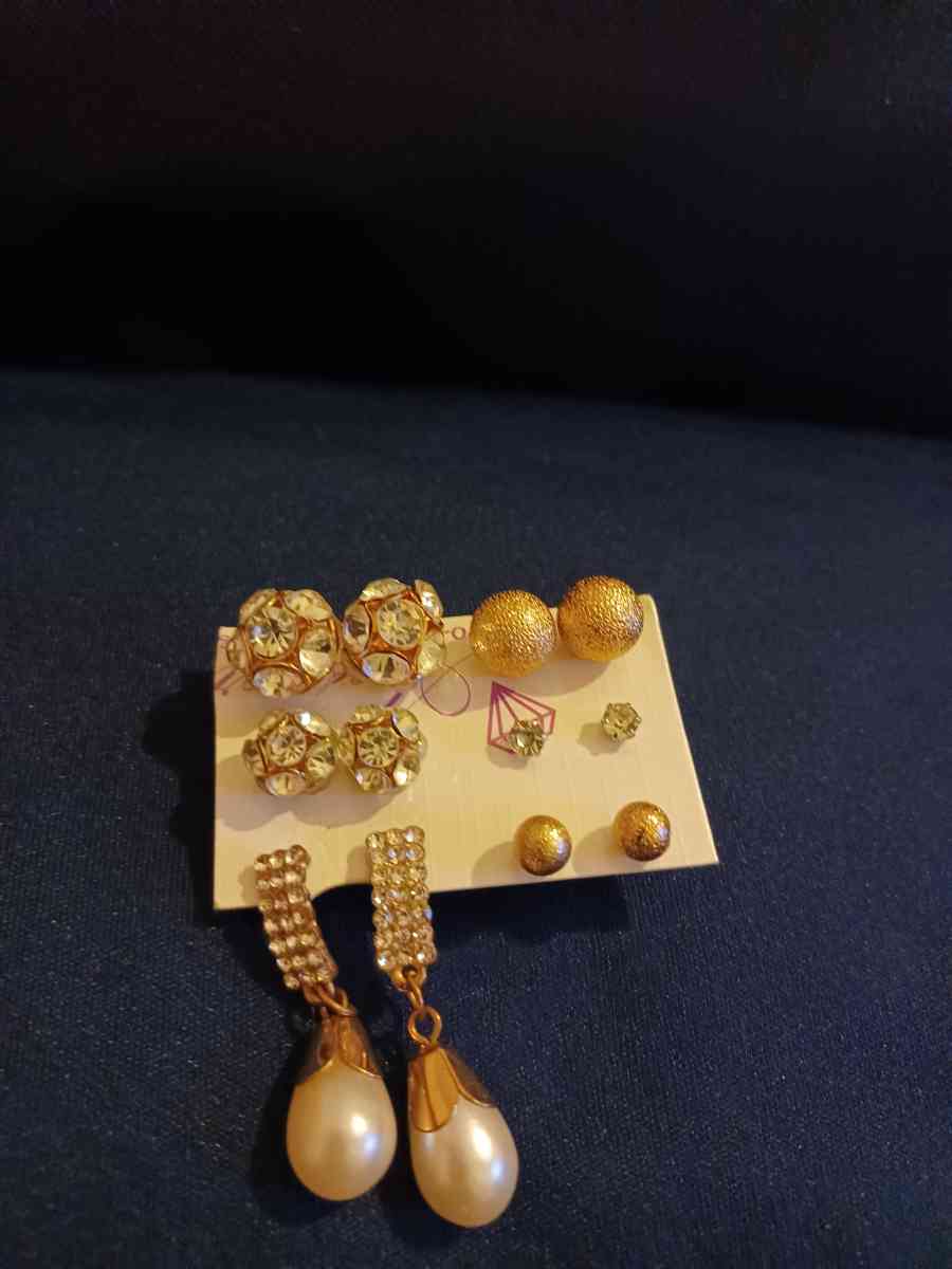 jewelry and earrings and a park lane bangle bracelet - Oxford, Mississippi - FleaMarketBay