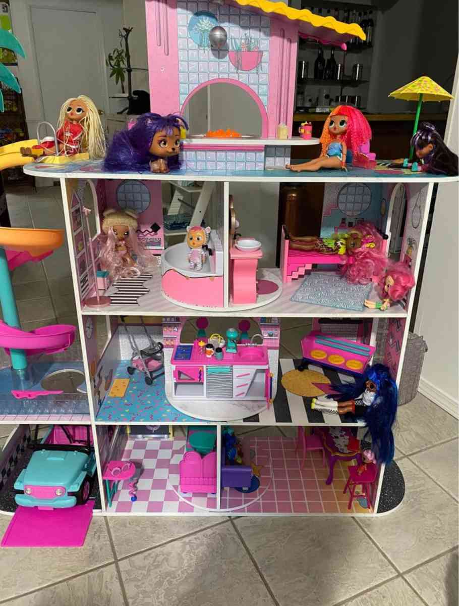 lol doll house - Simi Valley, California