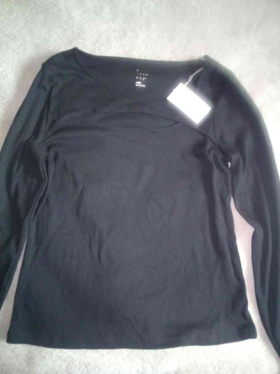 womens shirt - Watsonville, California - FleaMarketBay