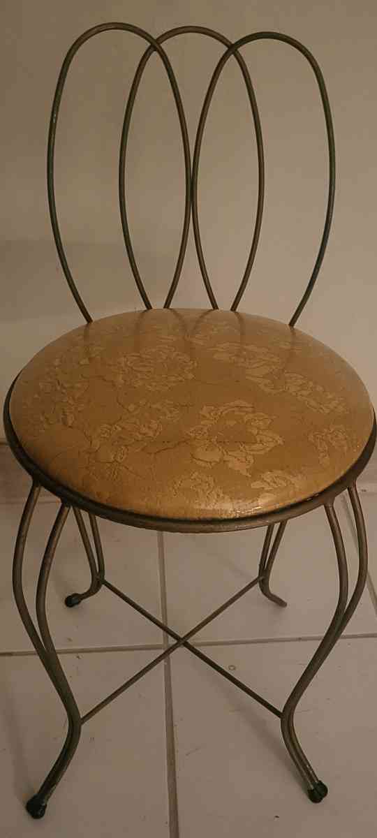 Vintage Vanity Chair - San Diego, California - FleaMarketBay