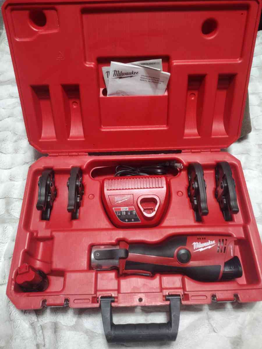 Milwaukee M12 Force Logic copper press - Arnold, Missouri