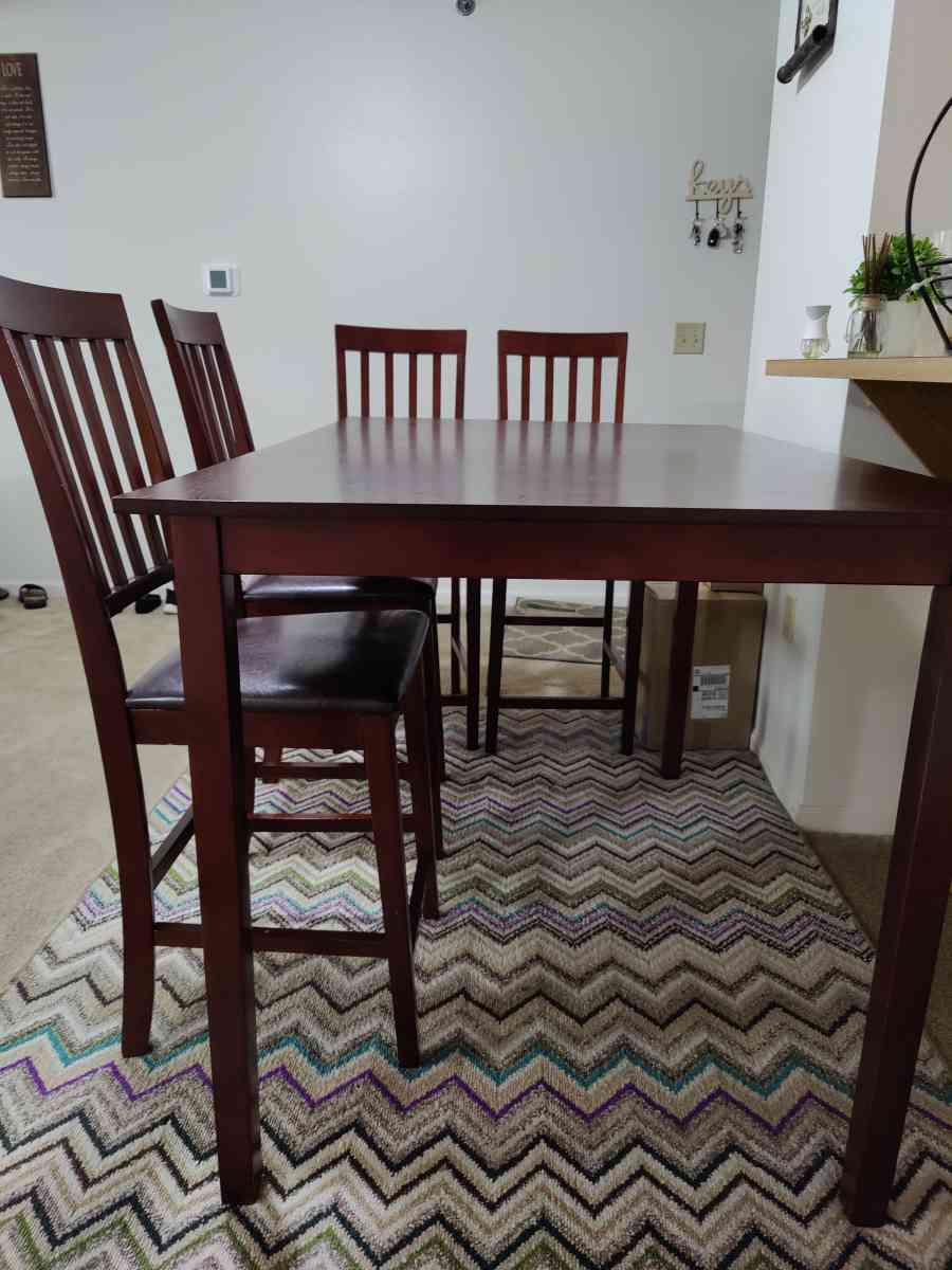 Dinner Table - Perrysburg, Ohio - FleaMarketBay