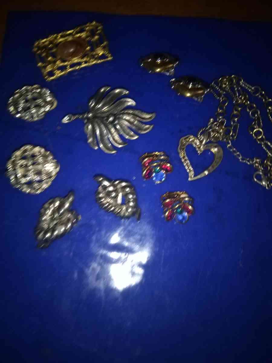 Costume Jewelry Lot - Pawtucket, Rhode Island