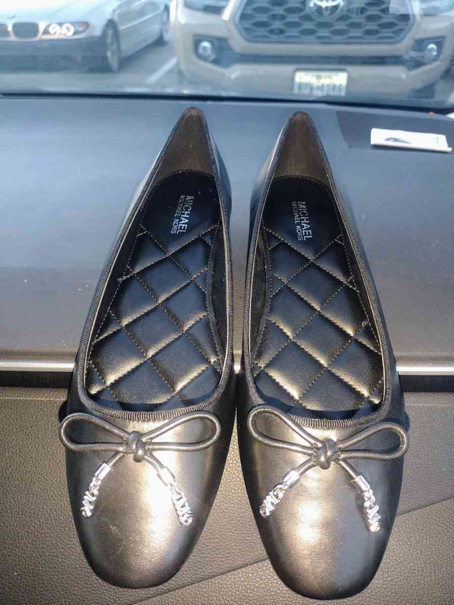 SIZE 7 MICHAEL KORS FLATS - Houston, Texas