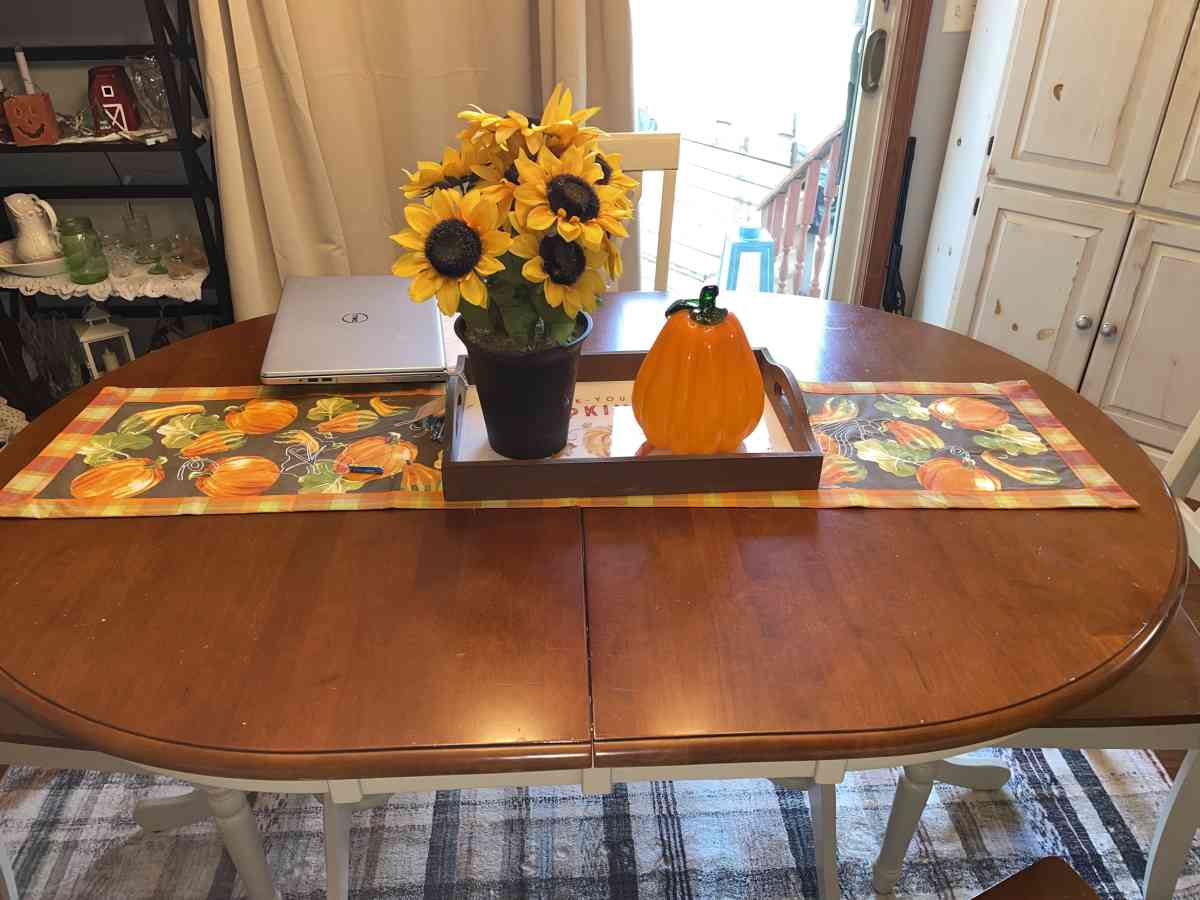 dinning room table - Morenci, Michigan - FleaMarketBay