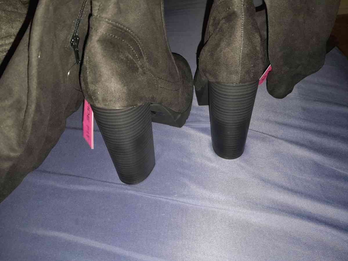 Brand New Womens Boots - Overland Park, Kansas - FleaMarketBay