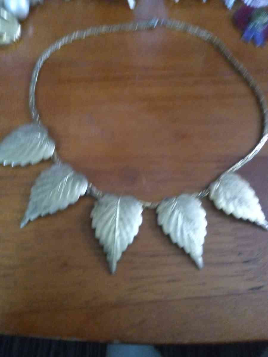 70s chocker type necklace - Pawtucket, Rhode Island - FleaMarketBay