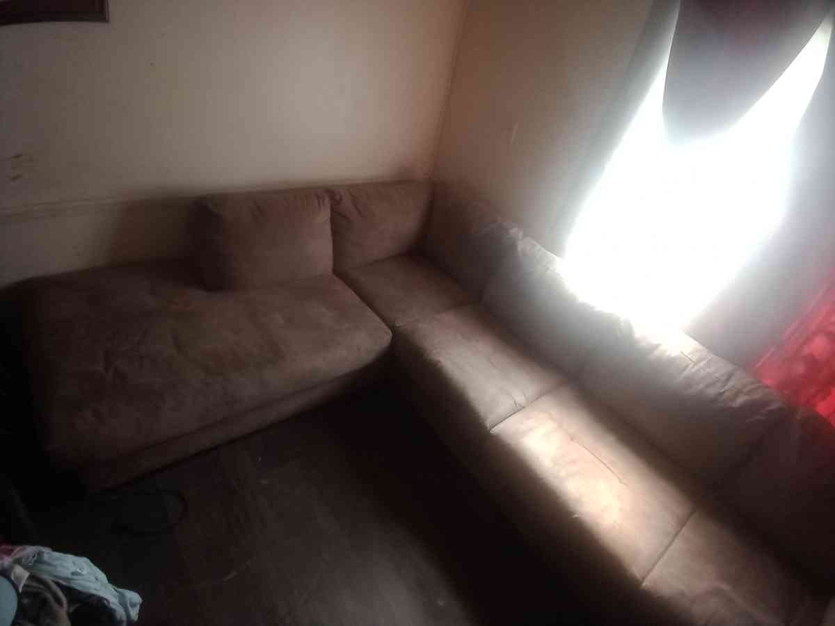 used sectional couch fair condition - Otterbein, Indiana
