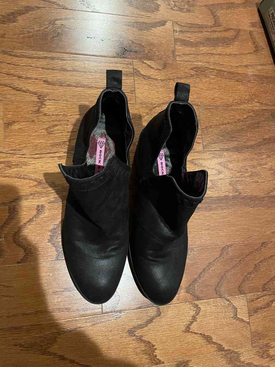 size 7 boots - Mooresville, North Carolina - FleaMarketBay