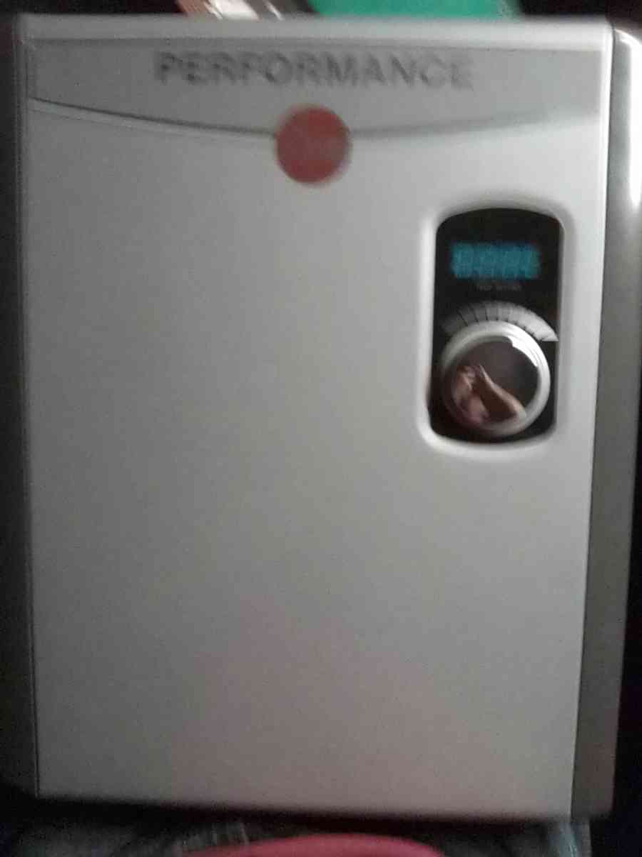 Rheem RETEX18 Hot water heater - Ada, Oklahoma - FleaMarketBay