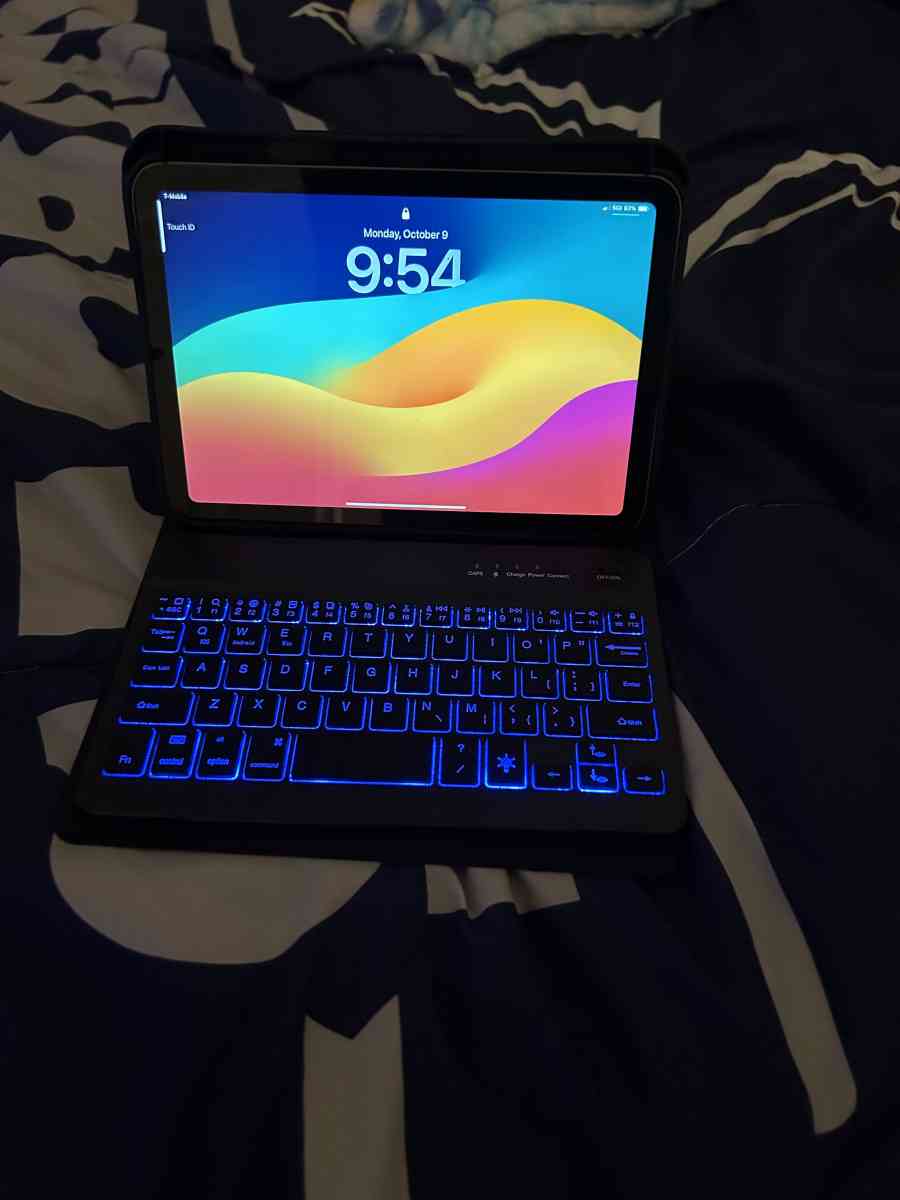 iPad mini 10 gen 256gb with keyboard - Dallas, Texas