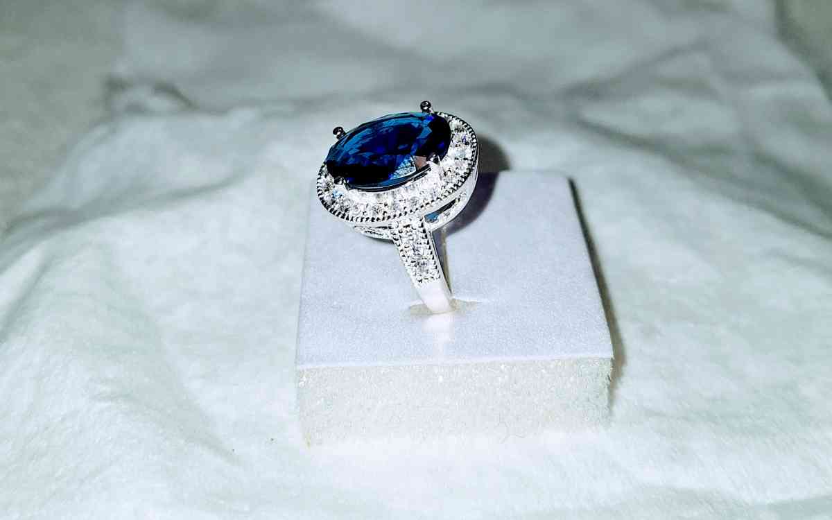 sapphire ring size 6  925 silver   New - Yulee, Florida - FleaMarketBay