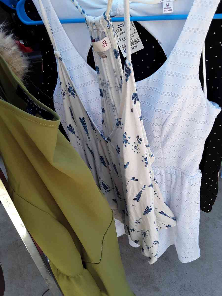 clothes - Riverbank, California - FleaMarketBay