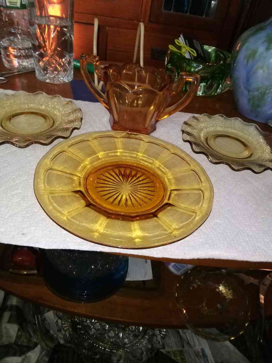 Amber Glass Lot - Pawtucket, Rhode Island - FleaMarketBay
