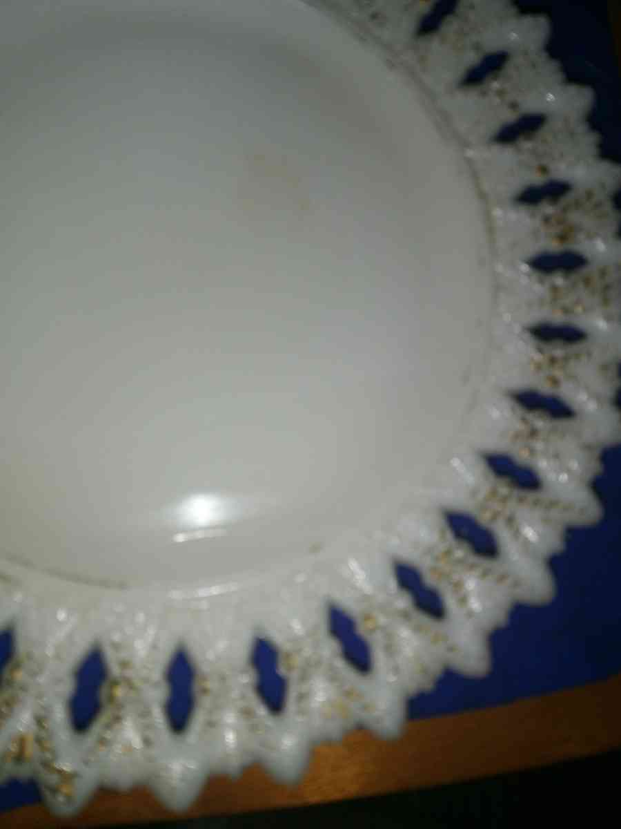 Kemple Sheaf of wheat milk glass plate - Pawtucket, Rhode Island - FleaMarketBay