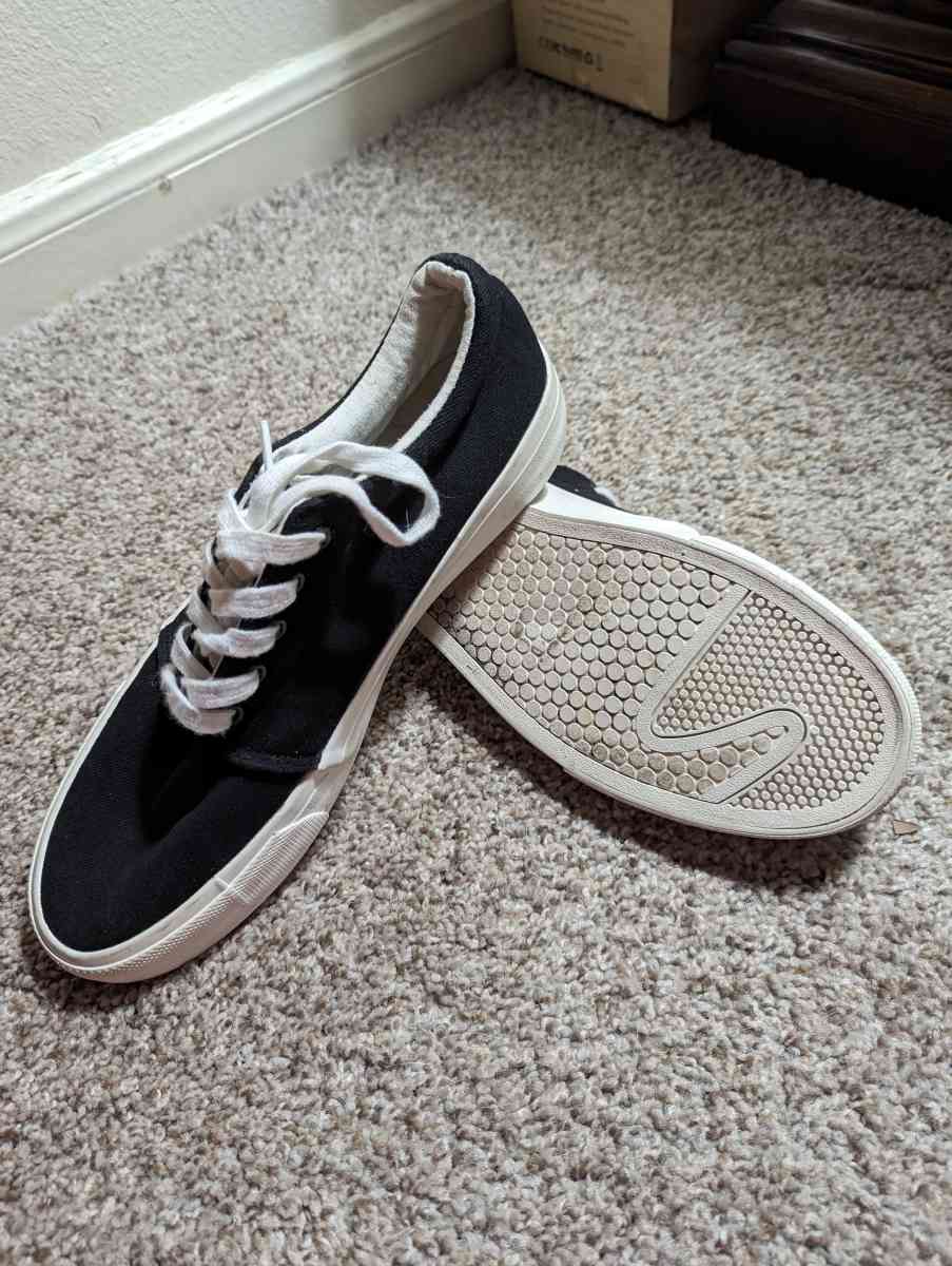 Mens American Eagle shoes size 9 - Corpus Christi, Texas - FleaMarketBay