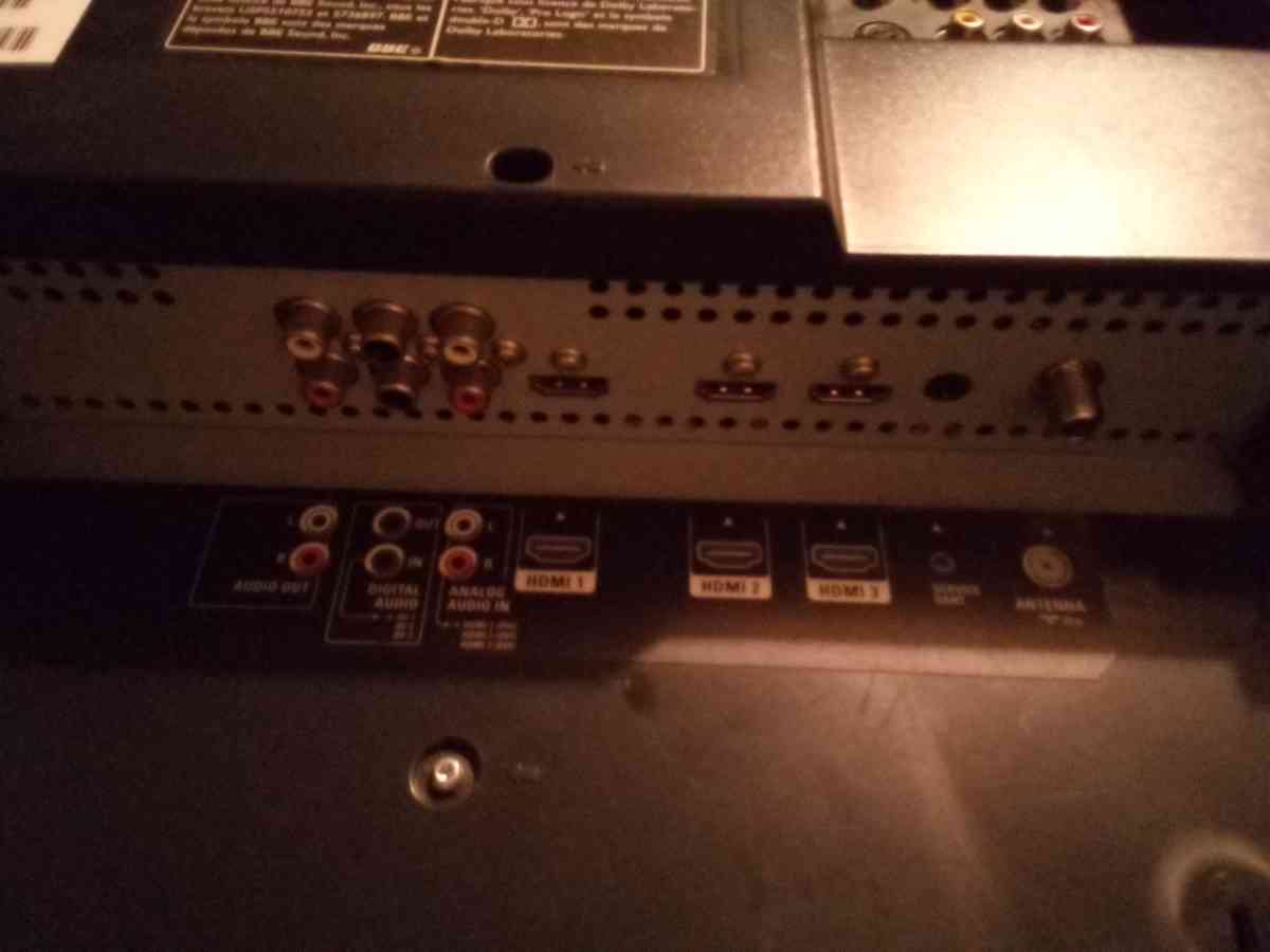 Philips tv Model number 52PFL7422D37 - San Bernardino, California - FleaMarketBay