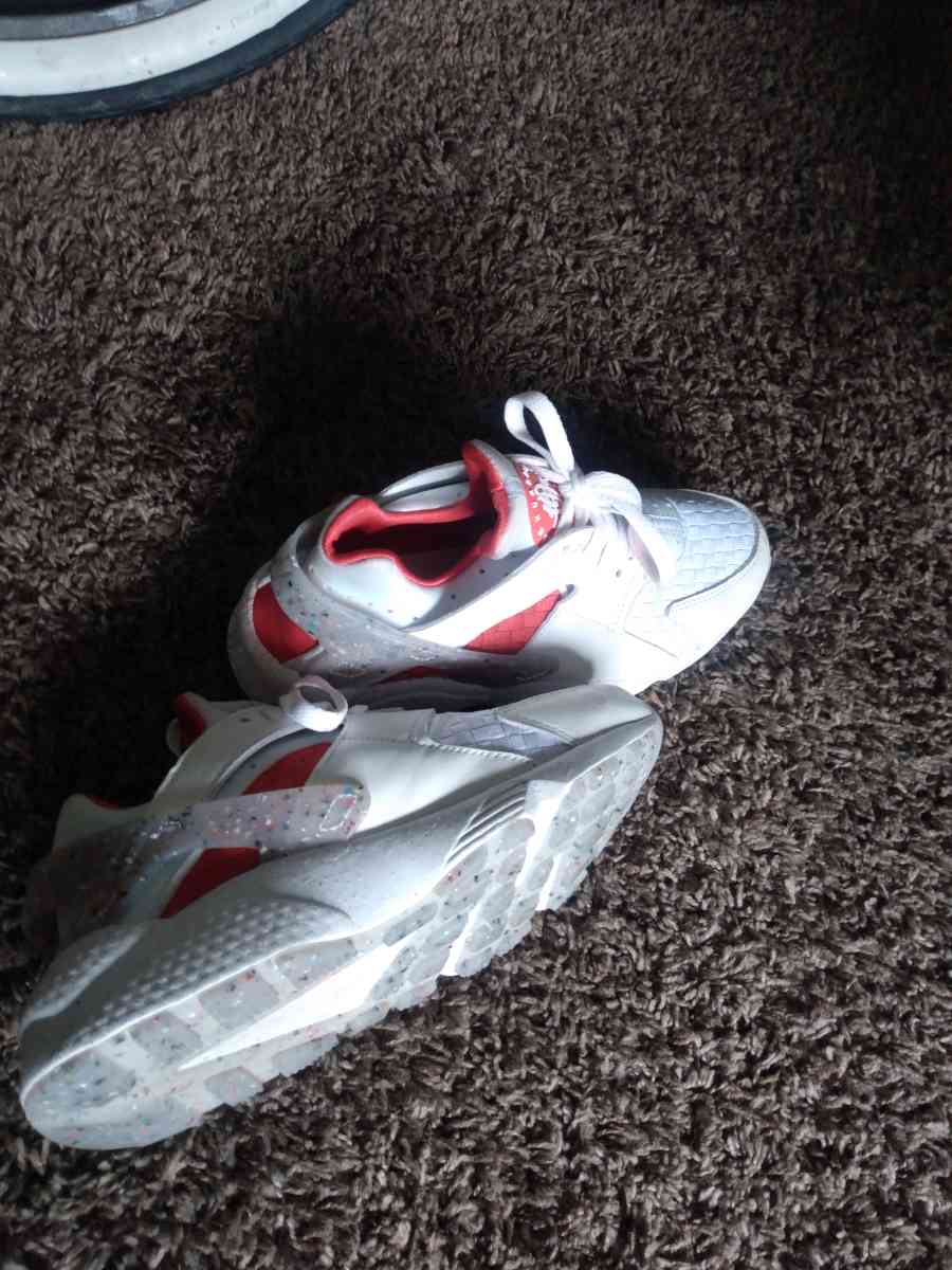 Nike shoes - Ventura, California - FleaMarketBay