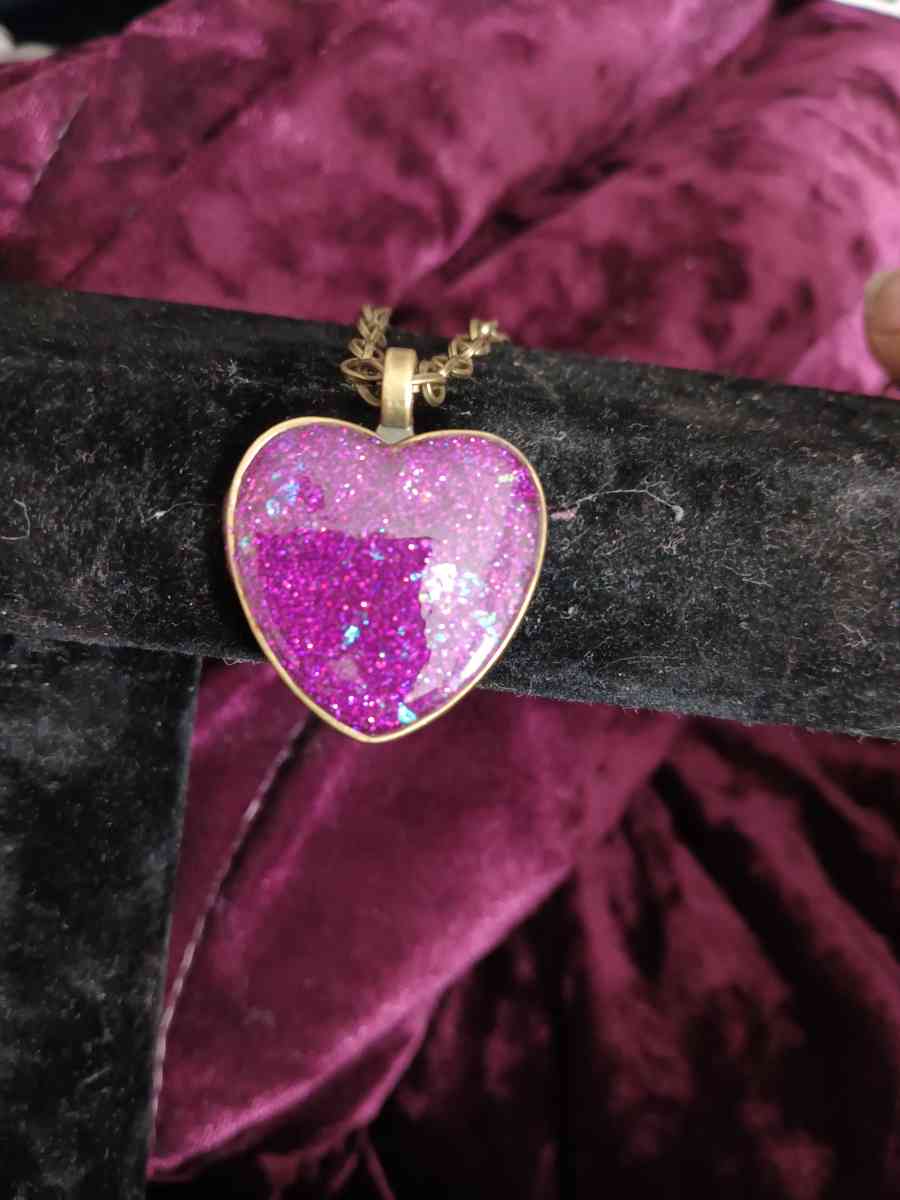 Resin filled hear shaped neckless - Tacoma, Washington