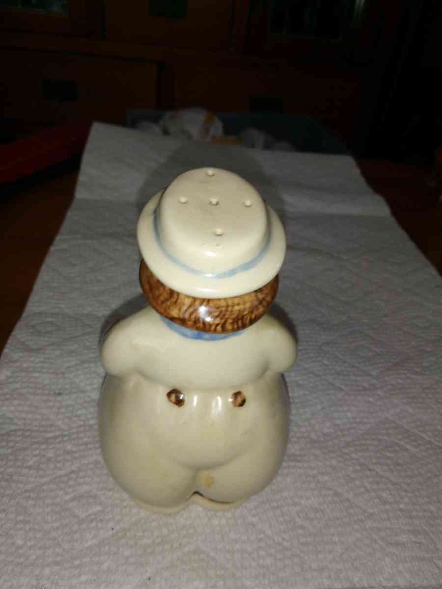 Shawnee Dutch boy Shaker - Pawtucket, Rhode Island - FleaMarketBay