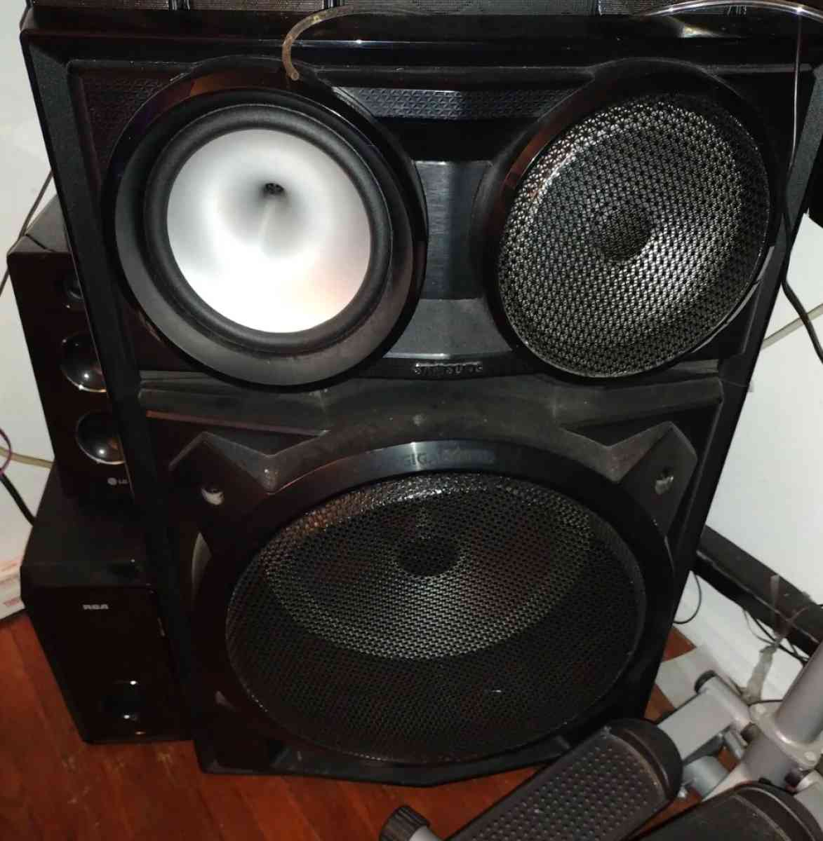 Samsung giga home theater  sound system  heavy duty  play Cd - Neptune, New Jersey
