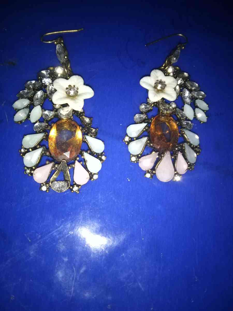 Vintage Glass Rhinestone Earrings - Pawtucket, Rhode Island - FleaMarketBay