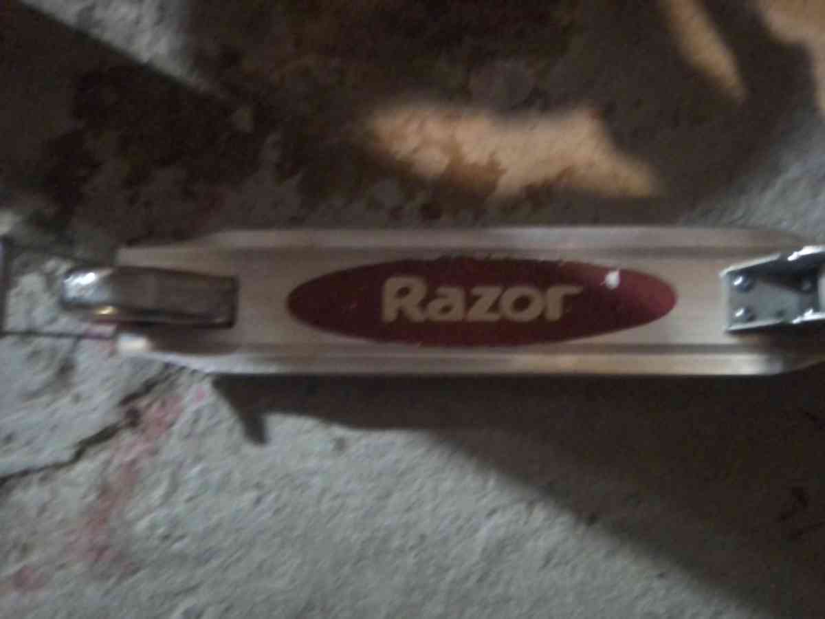 Red Razor Scooter - Berlin, Connecticut - FleaMarketBay