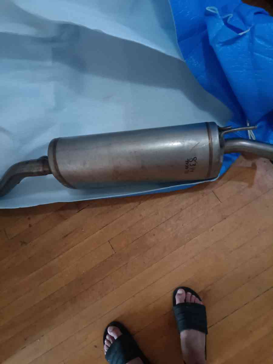 2022 Toyota Highlander complete moffle in excellent conditio - Ashaway, Rhode Island - FleaMarketBay