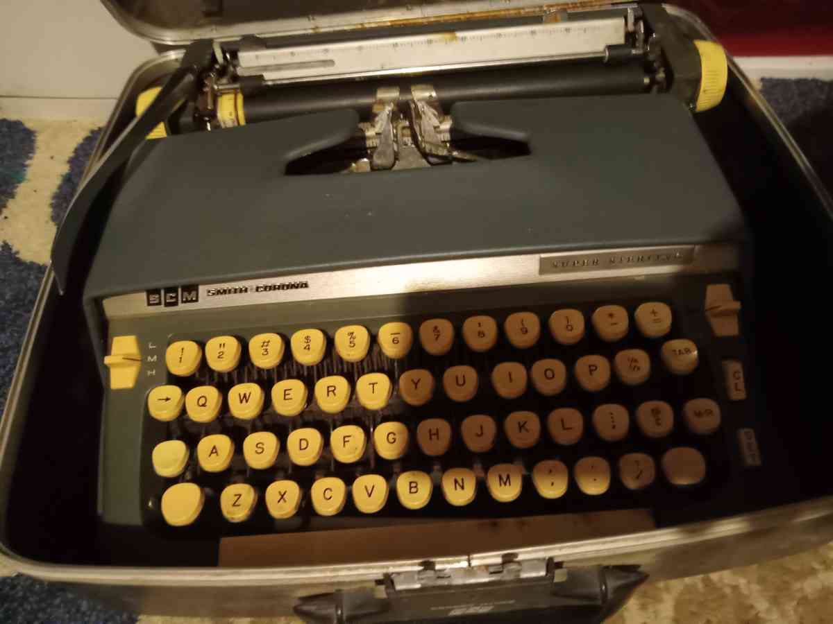vintage 1960s typriter Smith Corona super sterling - Avonmore, Pennsylvania