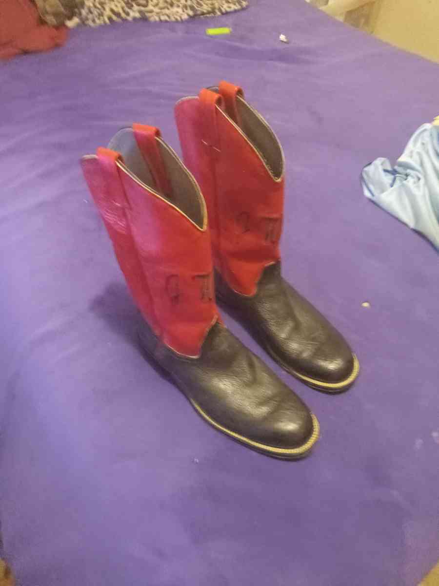 Custom made black and red mens size 11 bull hide - Roswell, New Mexico - FleaMarketBay