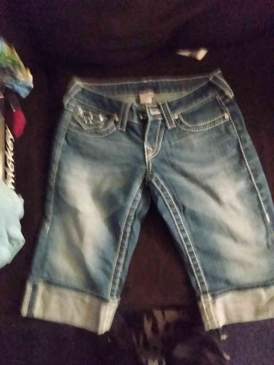 TRUE RELIGION WOMANS JEANS - Mill Creek, Washington - FleaMarketBay