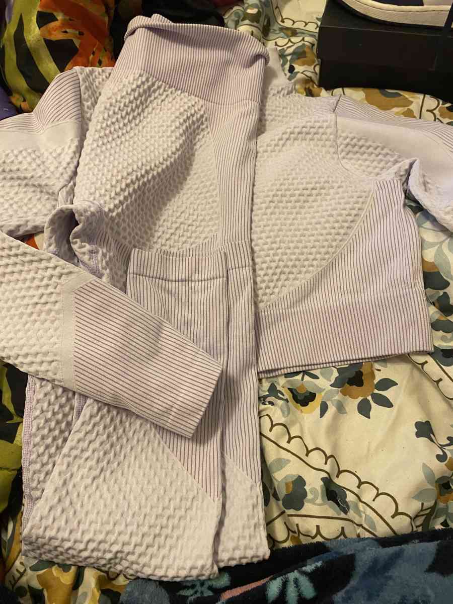 purple and white Jordan 1 - Lexington, Kentucky - FleaMarketBay