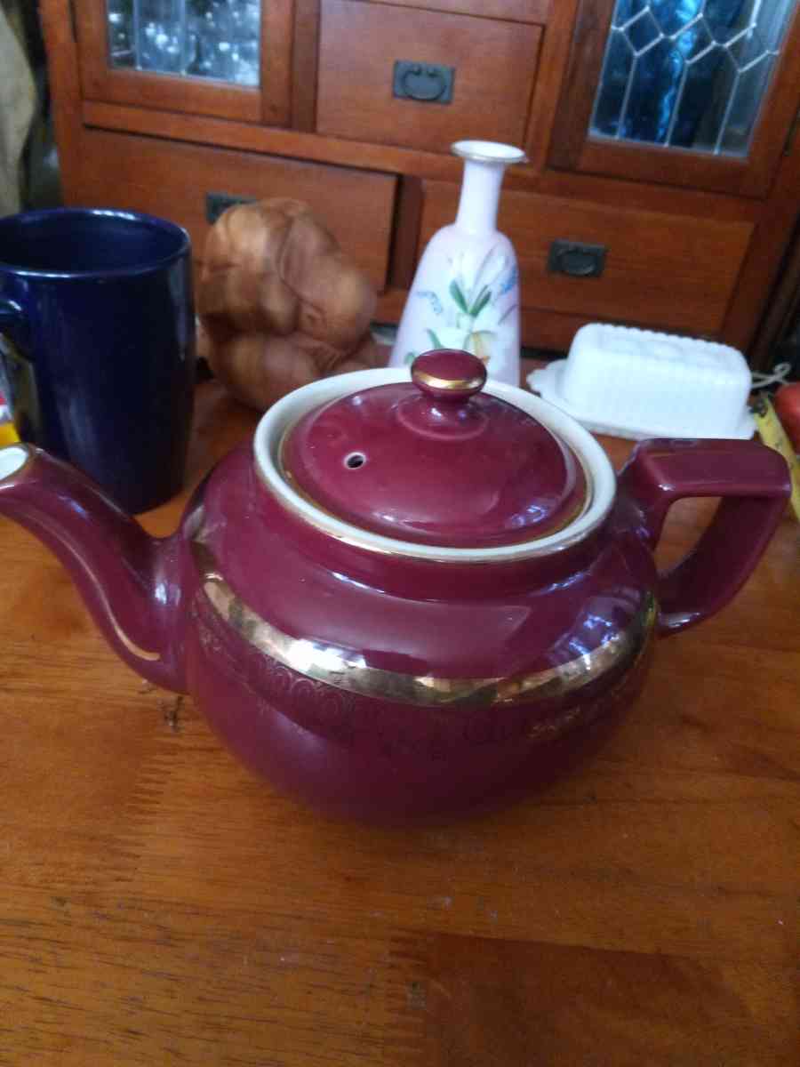 Hall Teapot - Pawtucket, Rhode Island - FleaMarketBay