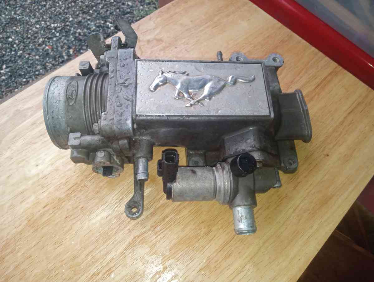 Throttle body for 2000 mustang - Redding, California