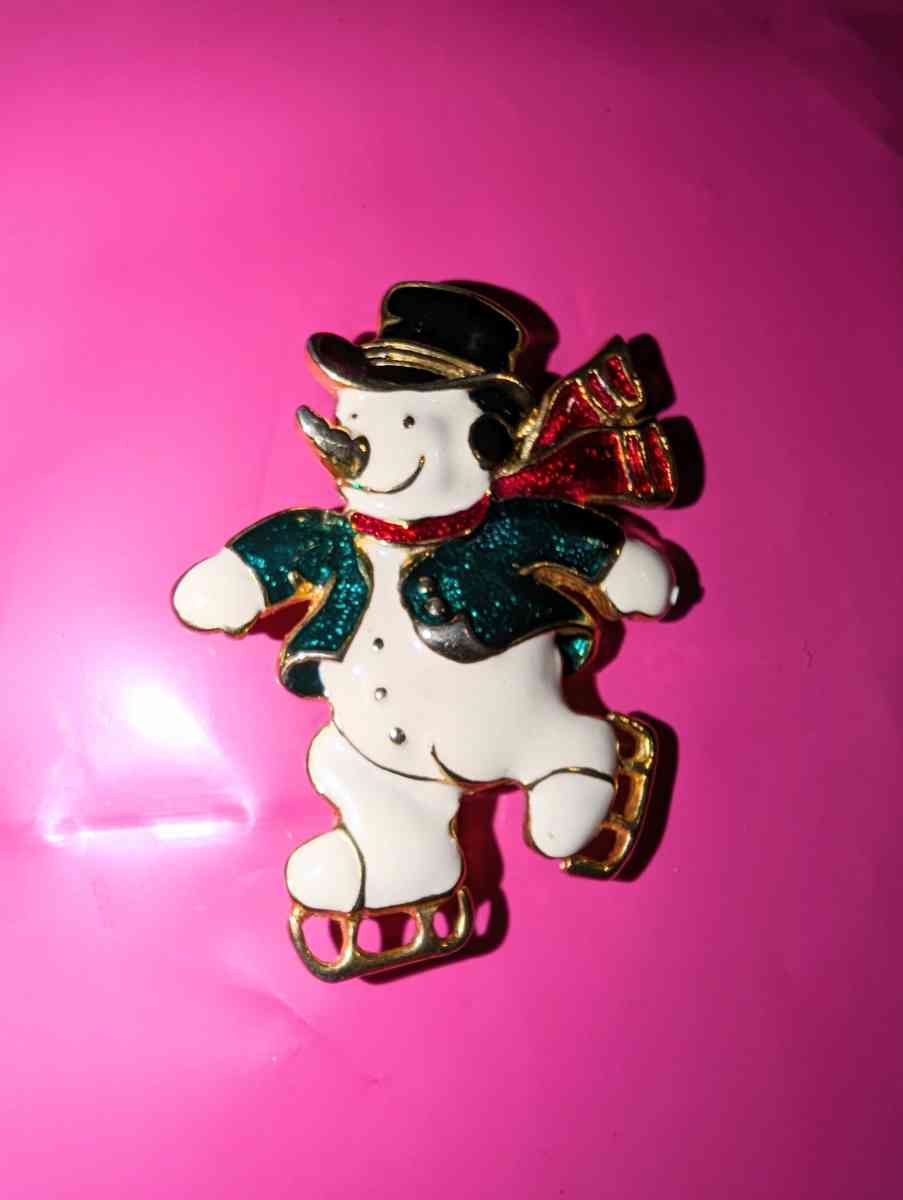 Vintage Snowman Christmas brooch signed  JJ - Newport, Tennessee