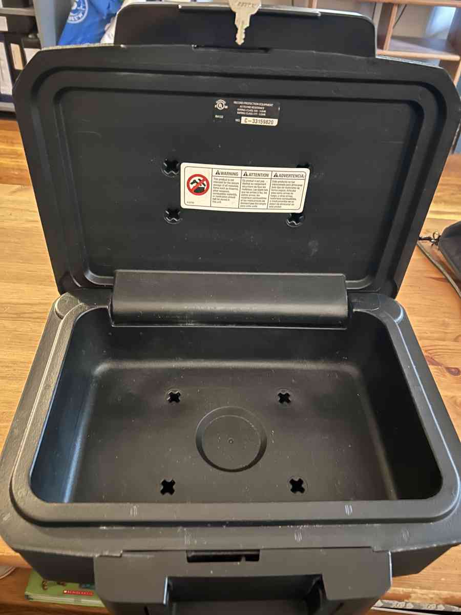 Safe  box - Greenwich, Connecticut - FleaMarketBay