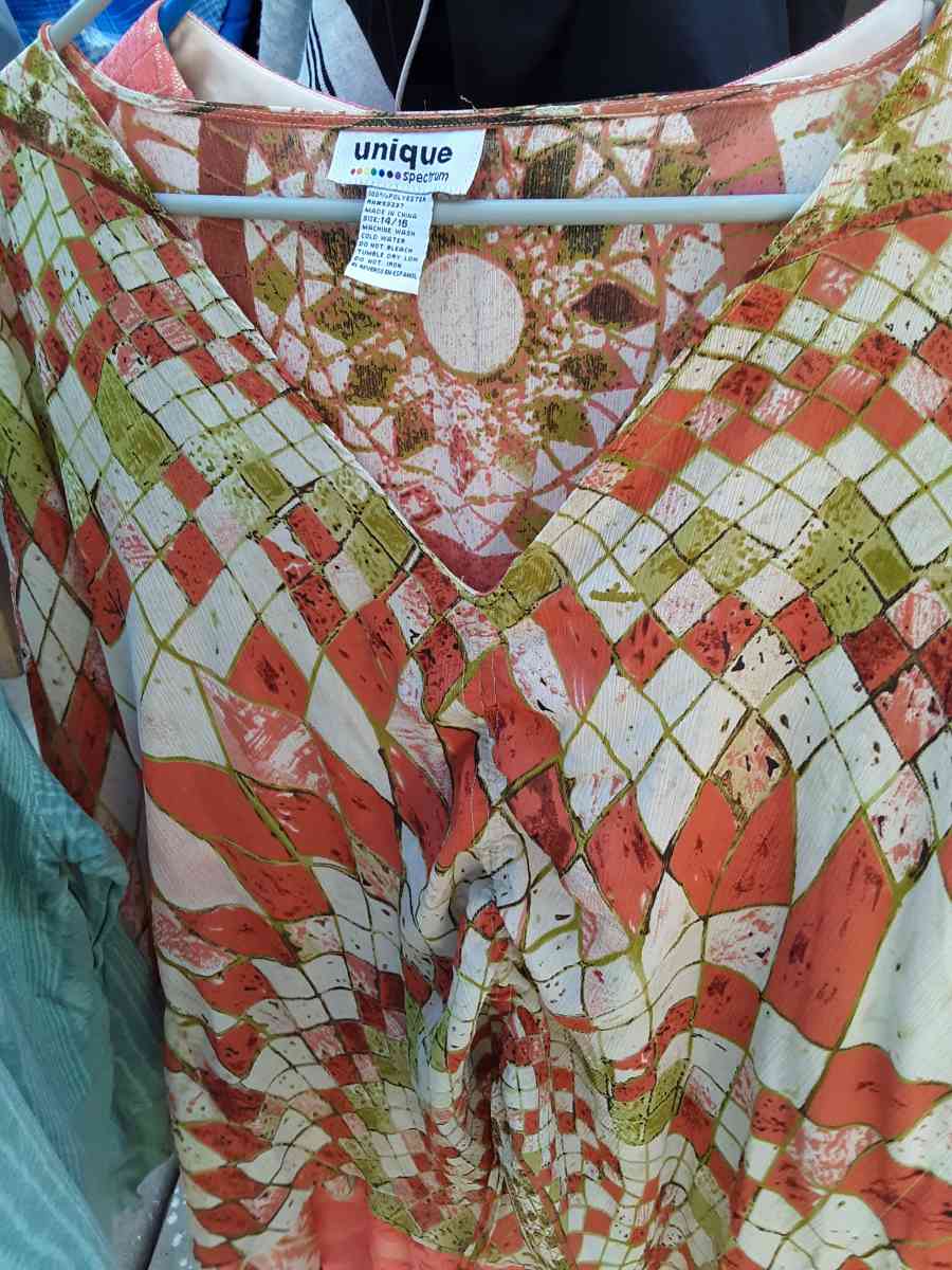 clothes - Riverbank, California - FleaMarketBay