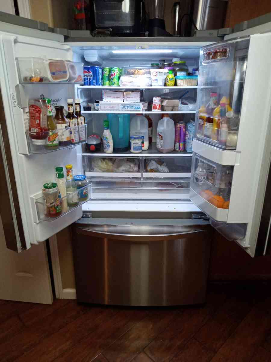 LG thinQ fridge - Bakersfield, California - FleaMarketBay