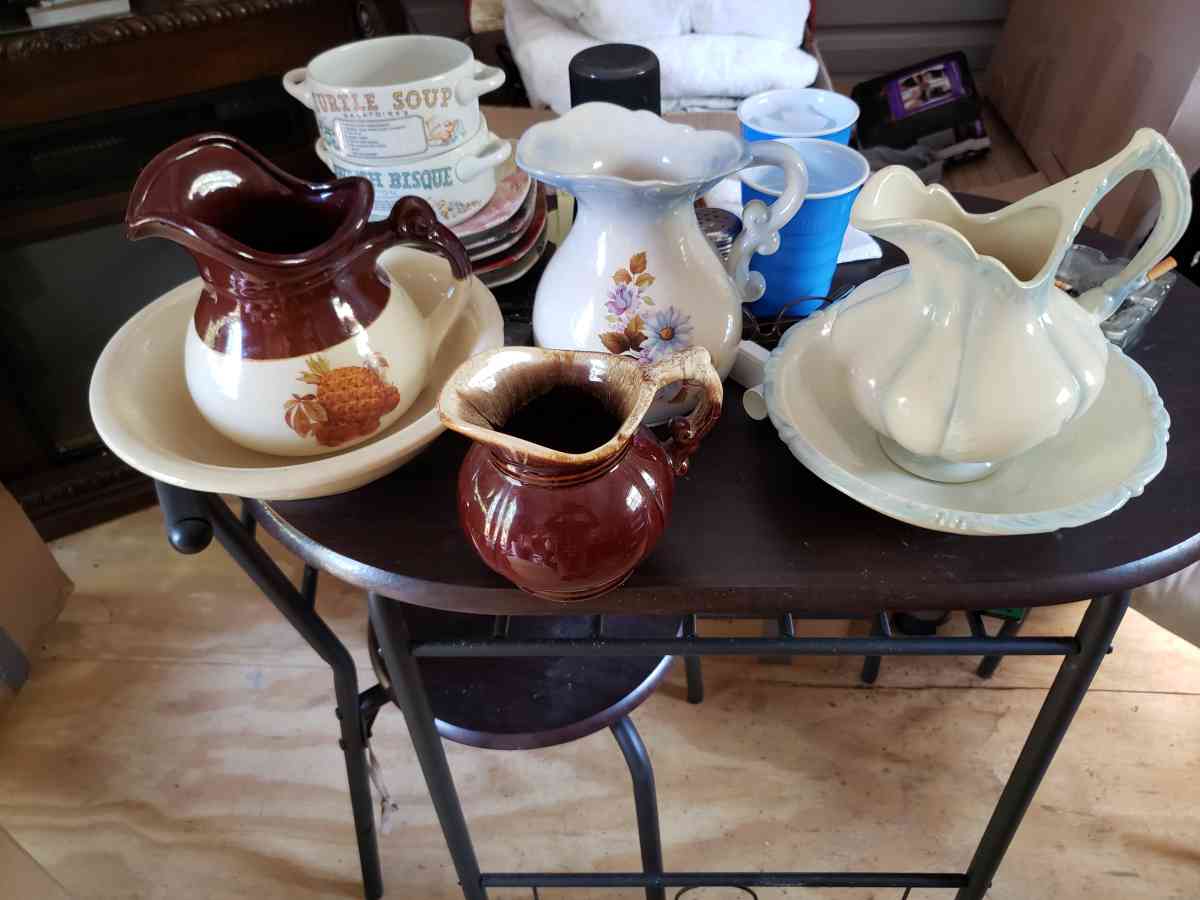 novelty collectors water pitchers and bowls - Leesville, Louisiana