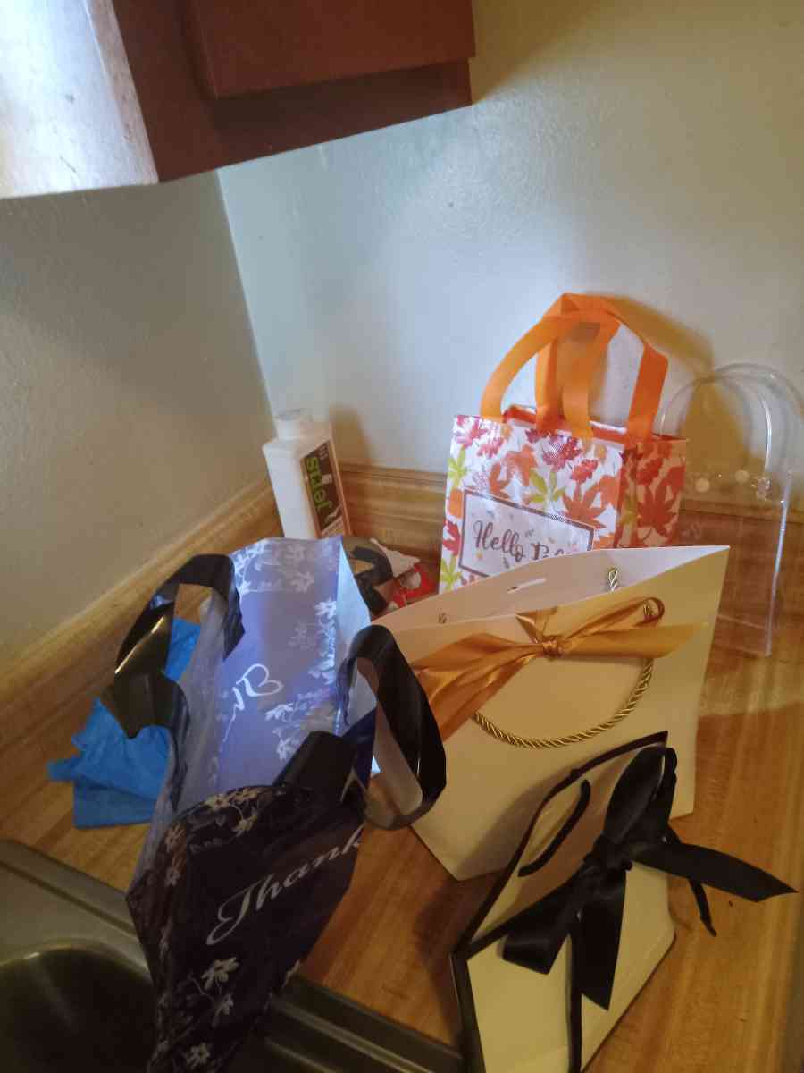 gift bags - Donaldsonville, Louisiana - FleaMarketBay