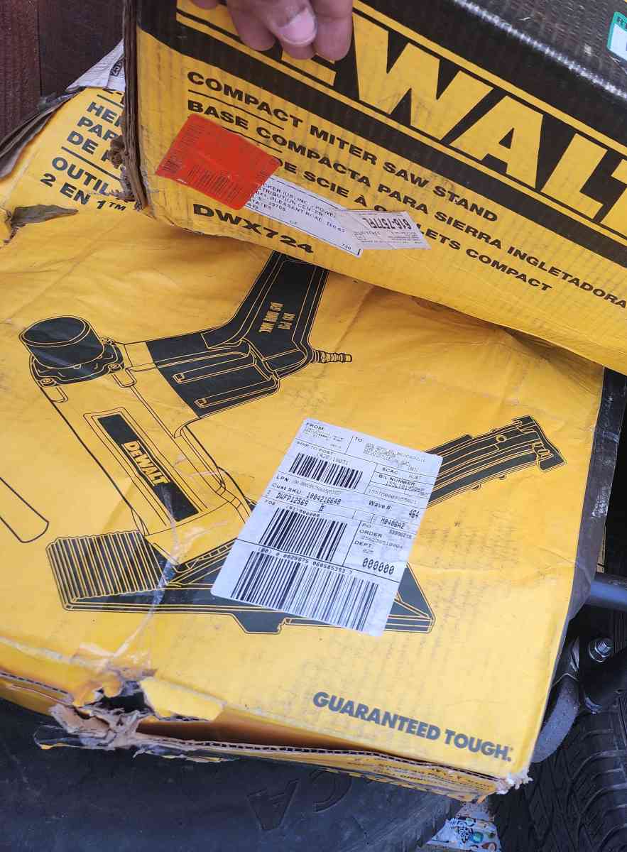 dewalt floor nailer - San Antonio, Texas - FleaMarketBay