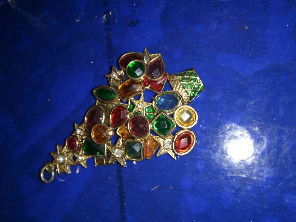Vintage Christmas tree pendant - Pawtucket, Rhode Island - FleaMarketBay