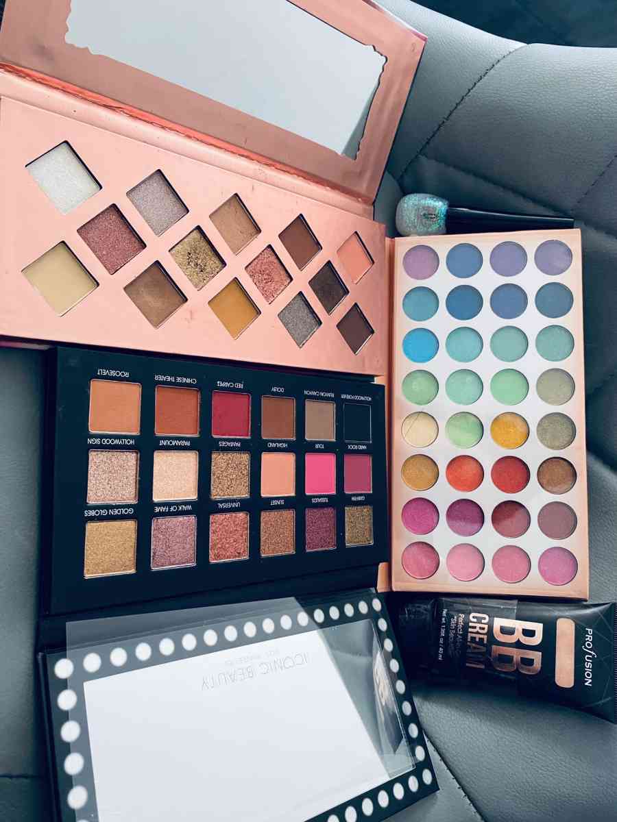 make up - Hemet, California - FleaMarketBay